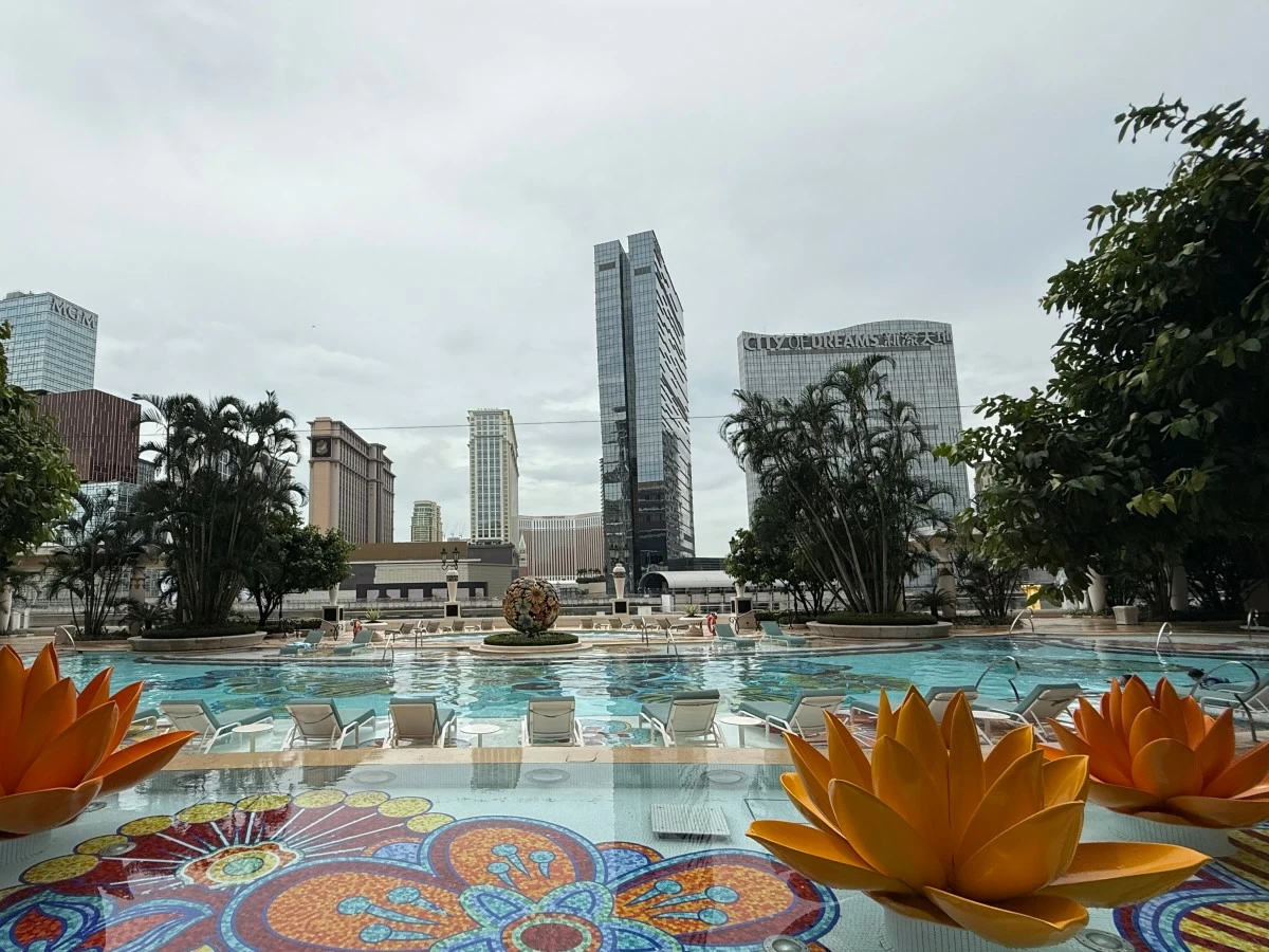 Wide open sky. The pool offers a majestic view of Macau. (Photo: Yvette Tan)