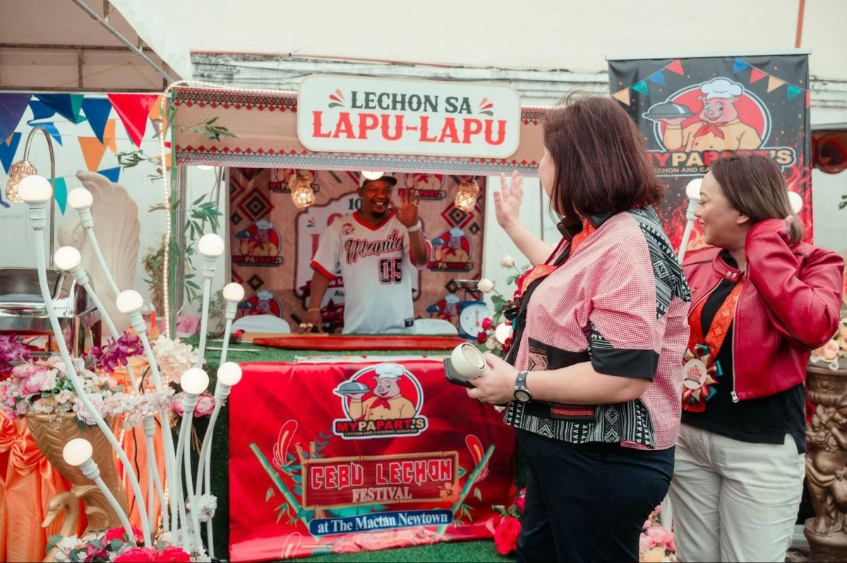 The festival’s best lechonero Ronan Murillo meets Lapu-Lapu City Mayor Ma. Cynthia 