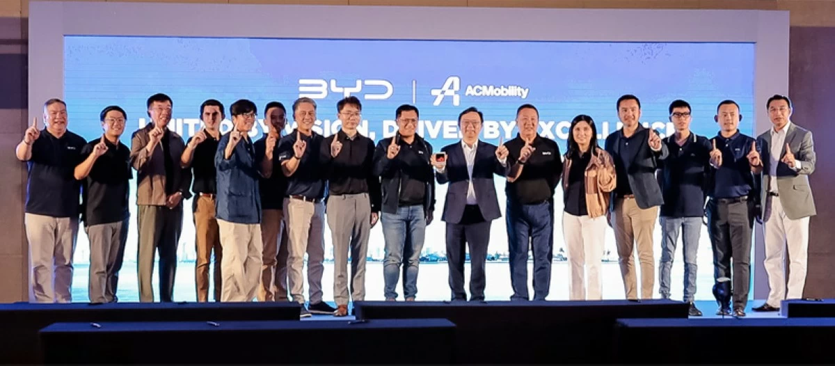 BYD and Denza dealer principals alongside BYD Cars Philippines and ACMobility Executives hold a meeting with BYD Chairman and President Wang Chuanfu. From left: Bob Palanca, Managing Director, BYD Cars Philippines; Paul Tionson, President, Evomile Innovations Corp.; Glenn Yu, President, Sea Electric Philippines, Inc.; Jaime Alfonso Zobel de Ayala, CEO, ACMobility; Willy Chiongbian, Chairman, Horizon Auto Services, Inc.; Juan Antonio Macasieb, President, Astral Motors Corporation; Dennis Salvador, Head of BYD Brand, Iconic Dealerships Inc.; Fred Feng, Country Head, Harmony New Energy Auto Service (Philippines) Ltd., Corp.; Mark Tieng, President & CEO, Solar Transport and Automotive Resources Corp.; Wang Chuanfu, Chairman and President, BYD Co., Ltd.; Wally Alvarez, Dealer Principal, Image Davao Mobility Corporation; Liza Yao, President, Richprime Motors Corporation; Edward Onglatco, President & CEO, Global Star Motors; Oscar Chng, President, Valuesales Incorporated; Adam Hu, Country Head, BYD and DENZA Philippines; Liu Xueliang, Vice President of BYD Co., Ltd. and General Manager, BYD Asia-Pacific Auto Sales Division.