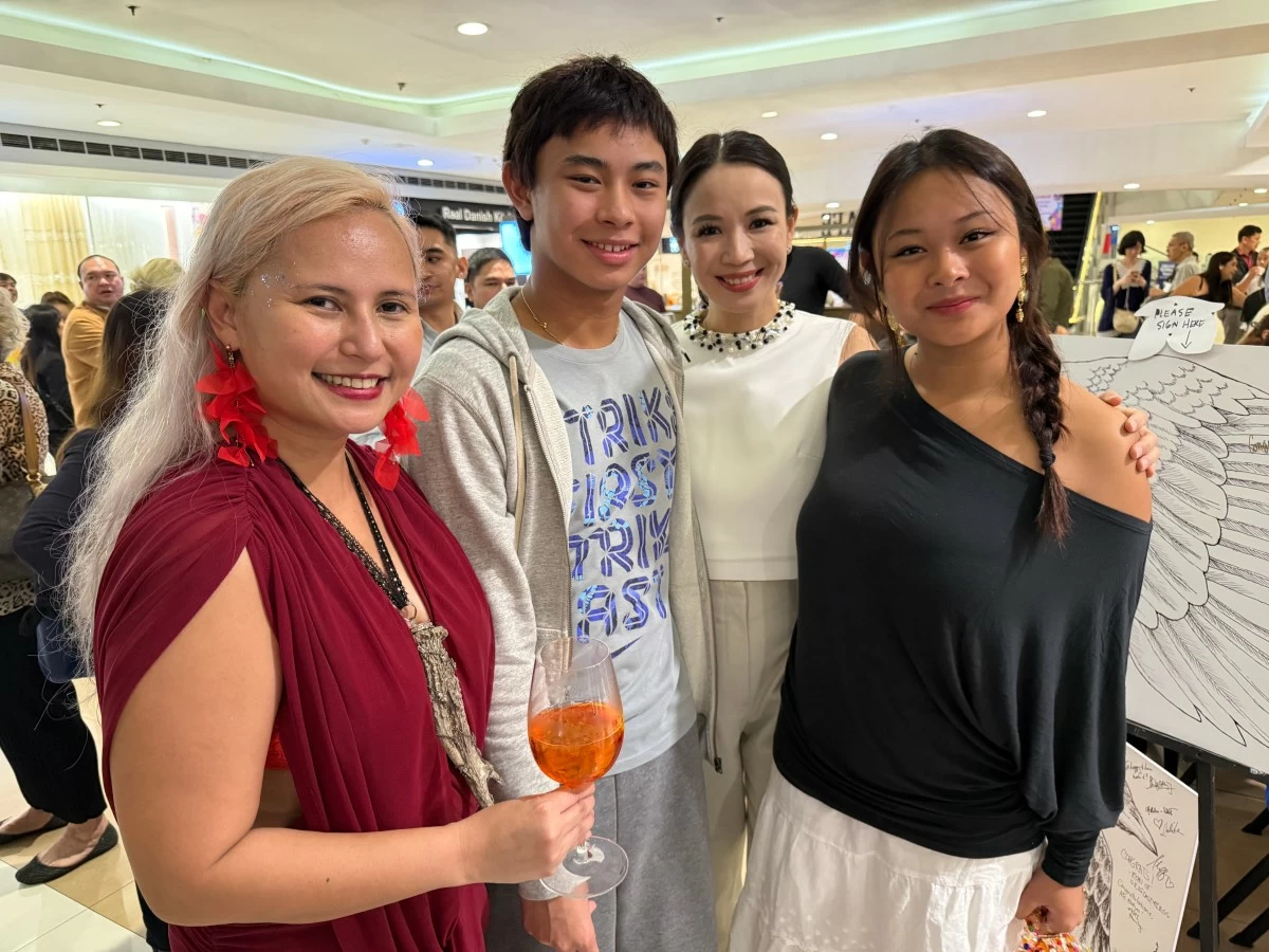 Katya with Tootsy Echauz-Angara and two of her three children
