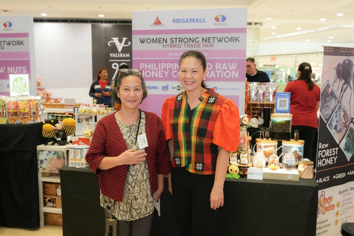 (Right) Department of Trade and Industry Assistant Secretary Nylah Rizza Bautista