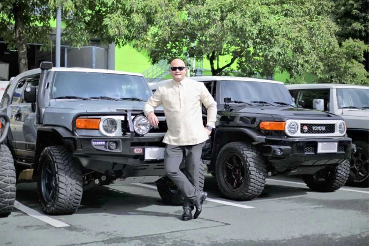 Francis Edward Ayala (center) with his modified FJ Cruiser.