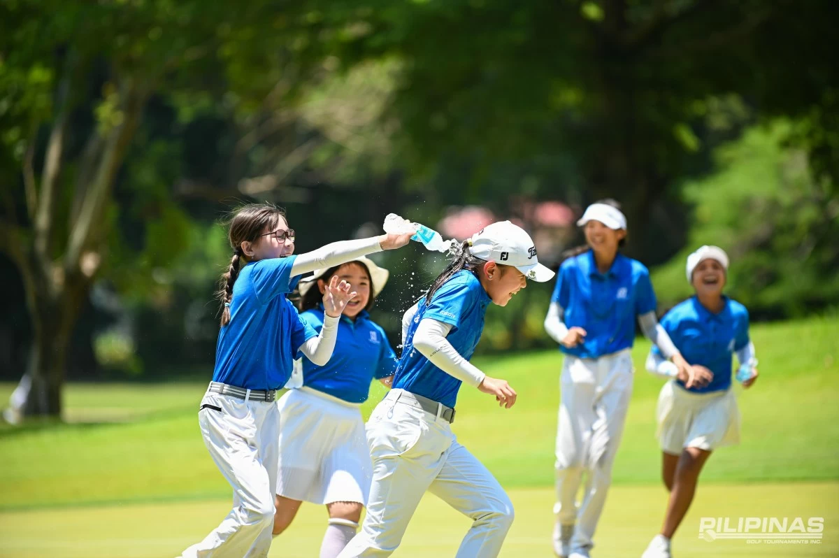 North’s Jehanne Mendoza gets drenched by teammates after sinking the championship-clinching putt against South’s Akeisha Yocte. (PGT)