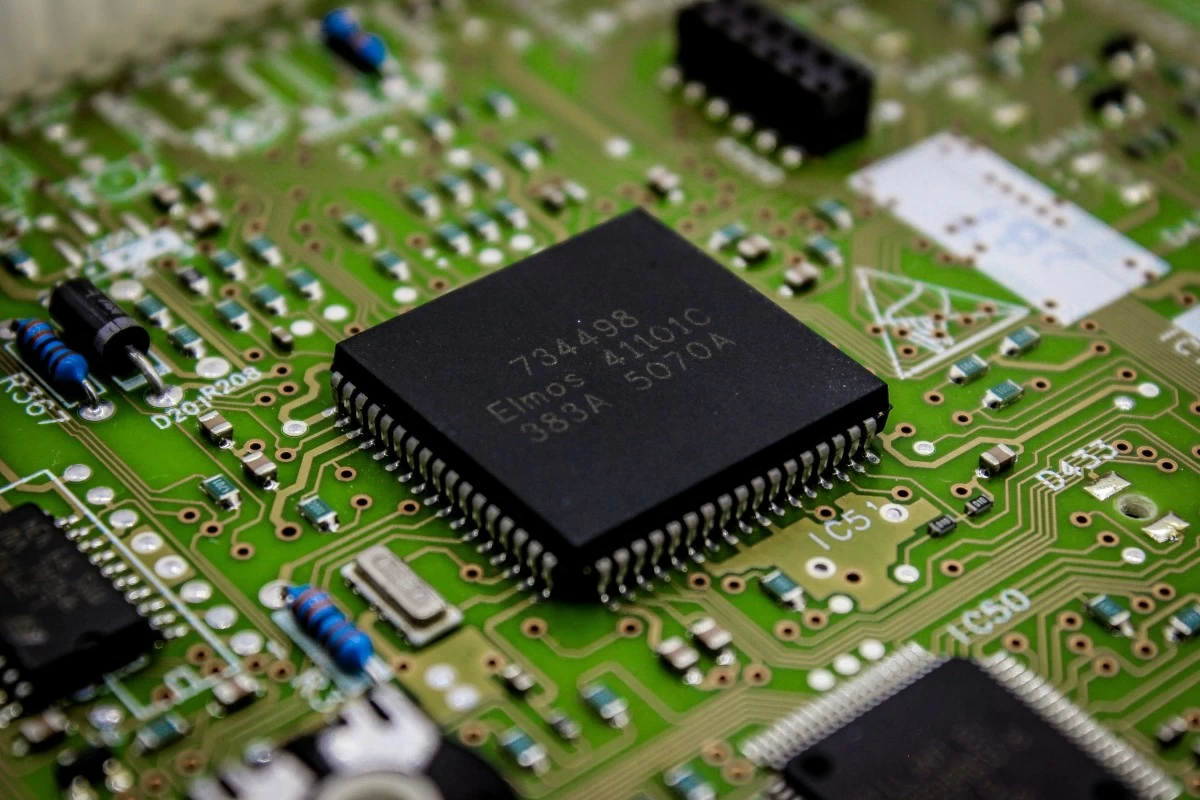 Philippines tops high-tech export share, but research output lags