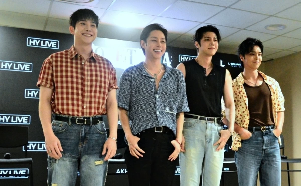 The Rose at their press conference for Rosetopia in Manila on Aug. 15 at the SM Mall of Asia Arena (Jonathan Hicap) 