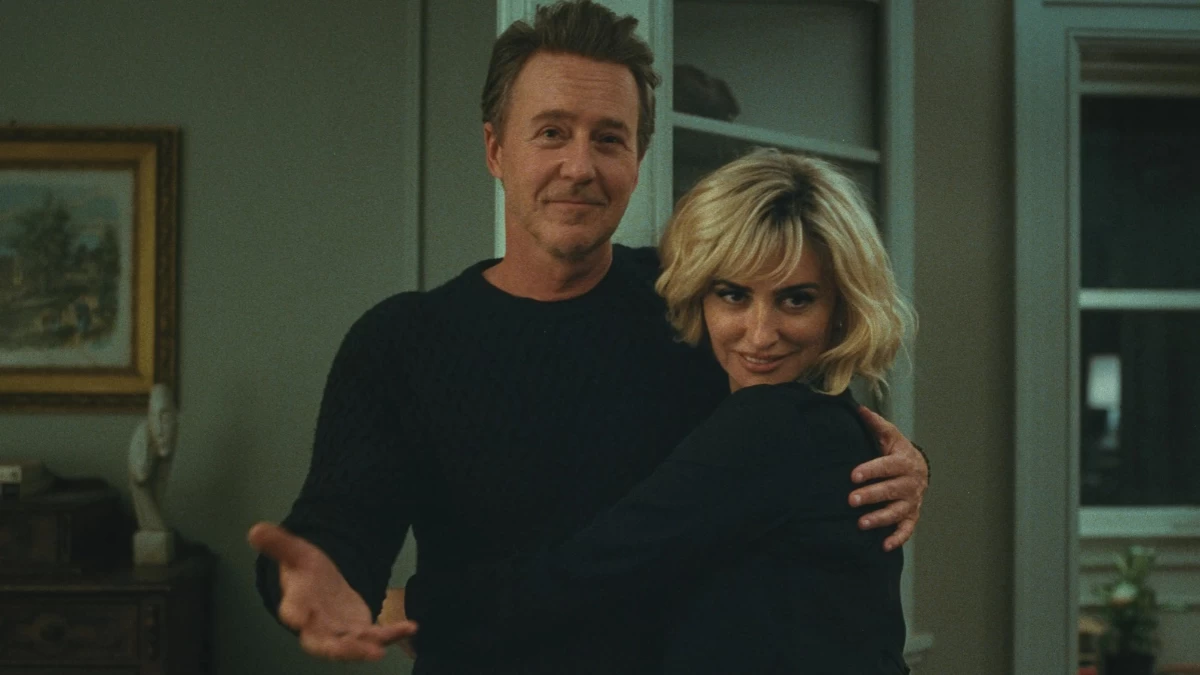 Edward Norton as Hawk and Penelope Cruz as Piña