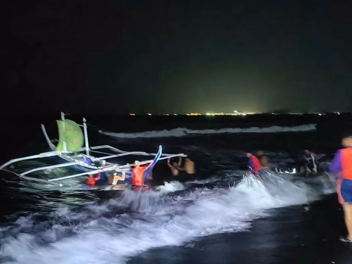 Coast Guard rescued three missing fishermen at Balayan Bay, Batangas, on Aug. 20. (Photo via Danny Estacio)