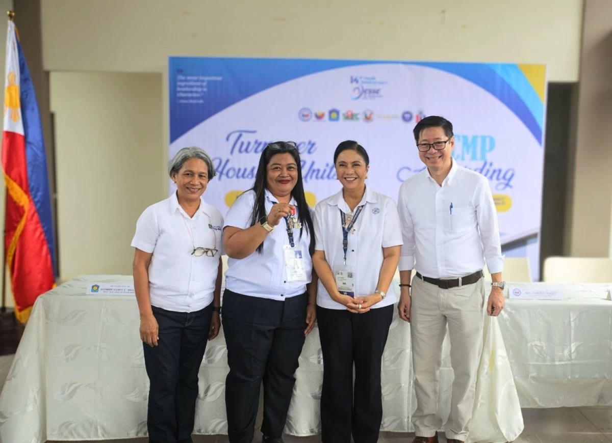 Mayor Robredo (center), Acosta (left), and Lao (right)  (Photo: Ayala Land)