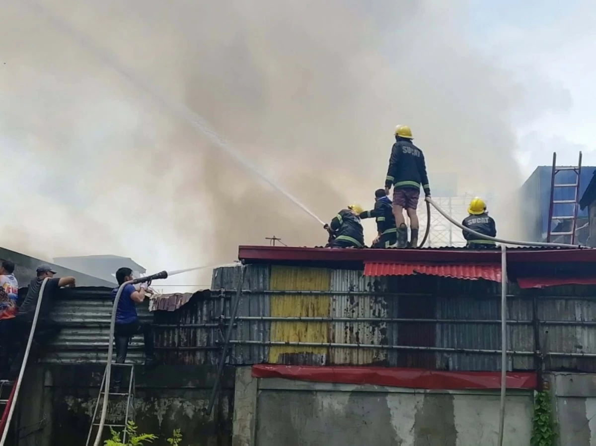 The fire in Bunyi Compound on East Service Road, Barangay Cupang, Muntinlupa on Aug. 22 (Photo from Sucat BDRRM Responders)