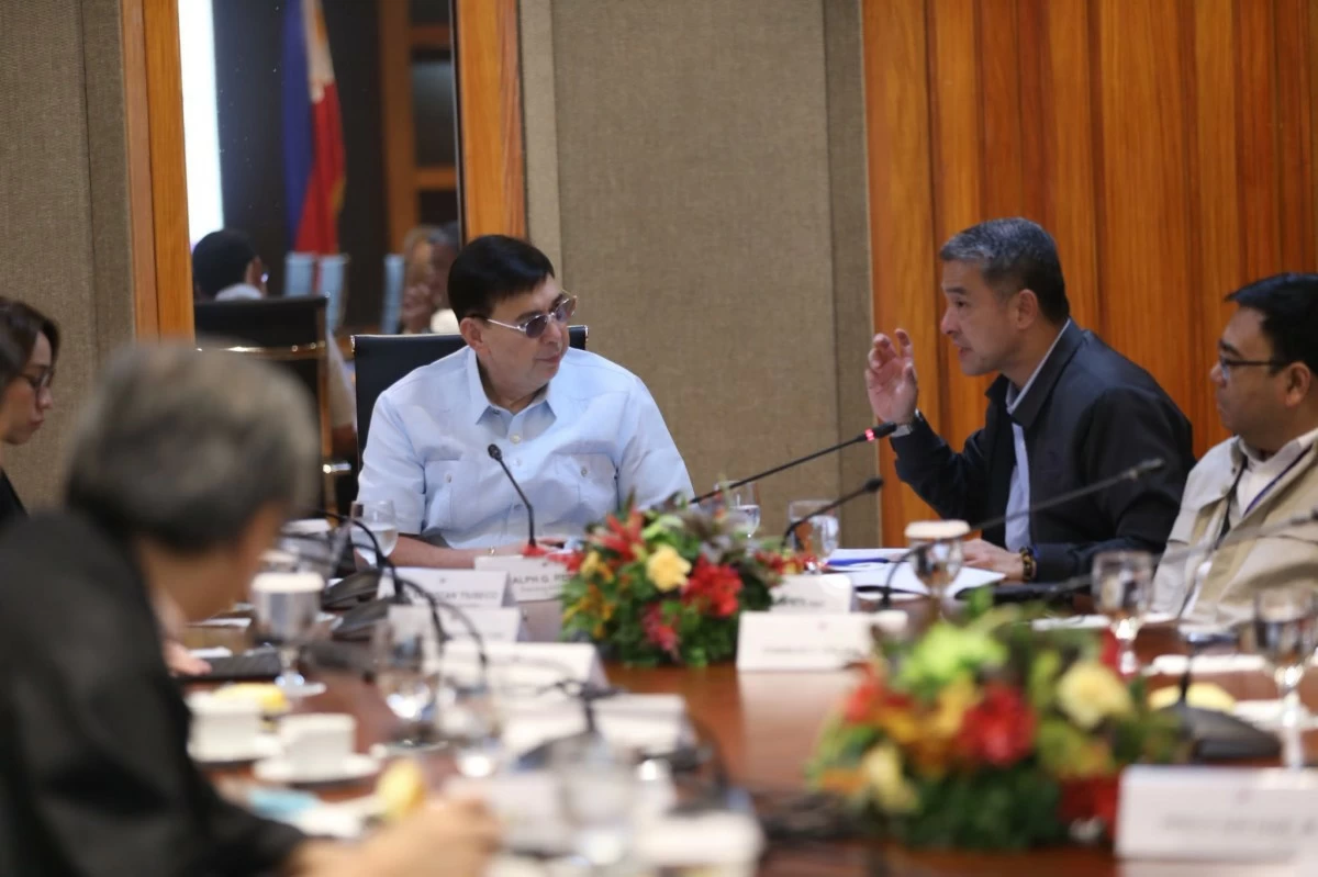 Executive Secretary Ralph Recto convenes key government agencies and local government representatives in Malacañan on Aug. 20, 2026, to discuss faster clearing operations and longer-term solutions to waste management. (OES)
