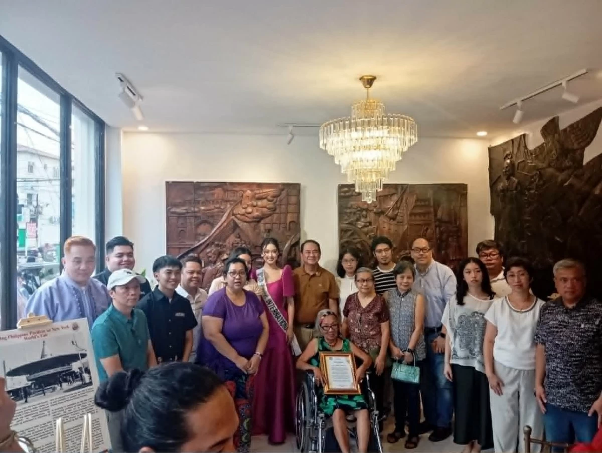Angono artists and guests pose for a photo opportunity during the unveiling of the two Botong murals (Photos by Nel Andrade)