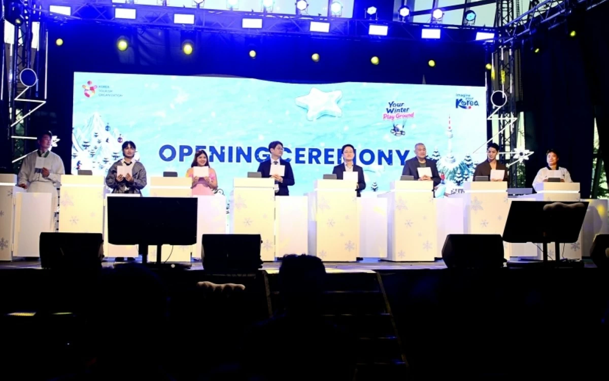 The opening ceremony for the Korea Travel Fiesta 2026 on Aug. 22 at the SM Mall of Asia with Park Young Hee, KTO director; Kim Myeongjin, director of Korean Cultural Center in the Philippines; Joaquin San Agustin, executive vice president for marketing of SM Supermalls; TV personality Melai Cantiveros-Francisco, honorary ambassador for Korea family tourism in the Philippines; Christian Joseph Galsim, KTO K-creator; and representatives from the Korea Taekwondo Association and show “Nanta” (Jonathan Hicap) 
