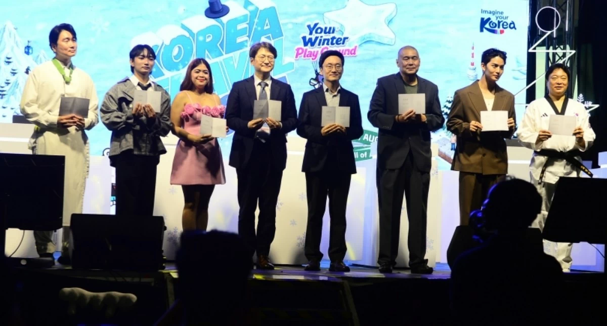 The opening ceremony for the Korea Travel Fiesta 2026 on Aug. 22 at the SM Mall of Asia with Park Young Hee, KTO director; Kim Myeongjin, director of Korean Cultural Center in the Philippines; Joaquin San Agustin, executive vice president for marketing of SM Supermalls; TV personality Melai Cantiveros-Francisco, honorary ambassador for Korea family tourism in the Philippines; Christian Joseph Galsim, KTO K-creator; and representatives from the Korea Taekwondo Association and show “Nanta” (Jonathan Hicap) 
