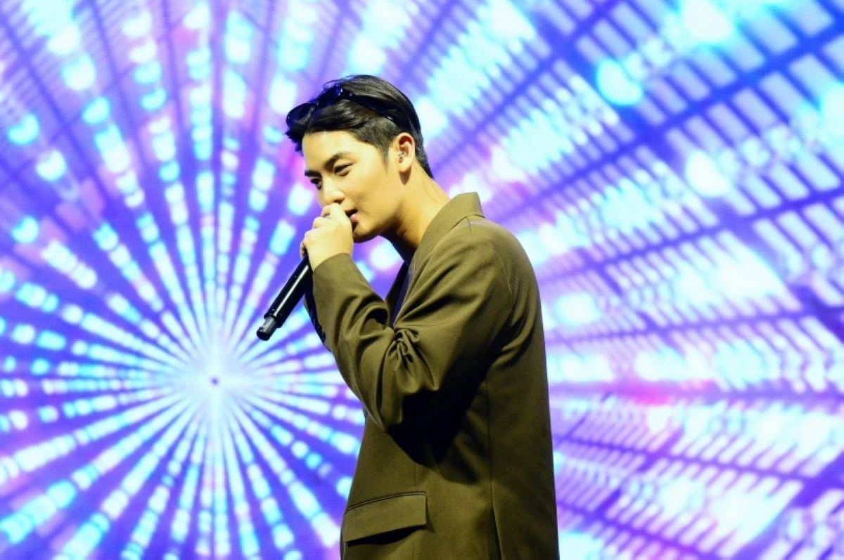 K-pop idol Bae Jin-young performing at the Korea Travel Fiesta 2026 on Aug. 22 at the SM Mall of Asia (Jonathan Hicap) 

