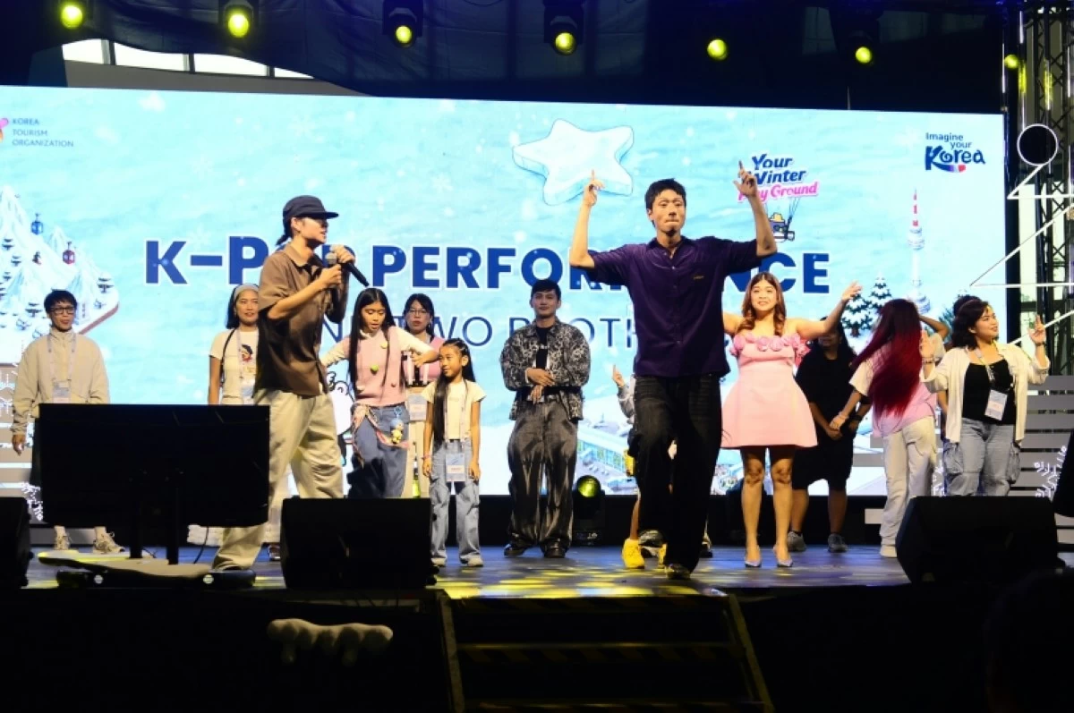 Korean dance crew Bank Two Brothers teaching participants during the Korea Travel Fiesta 2026 on Aug. 22 at the SM Mall of Asia (Jonathan Hicap)
