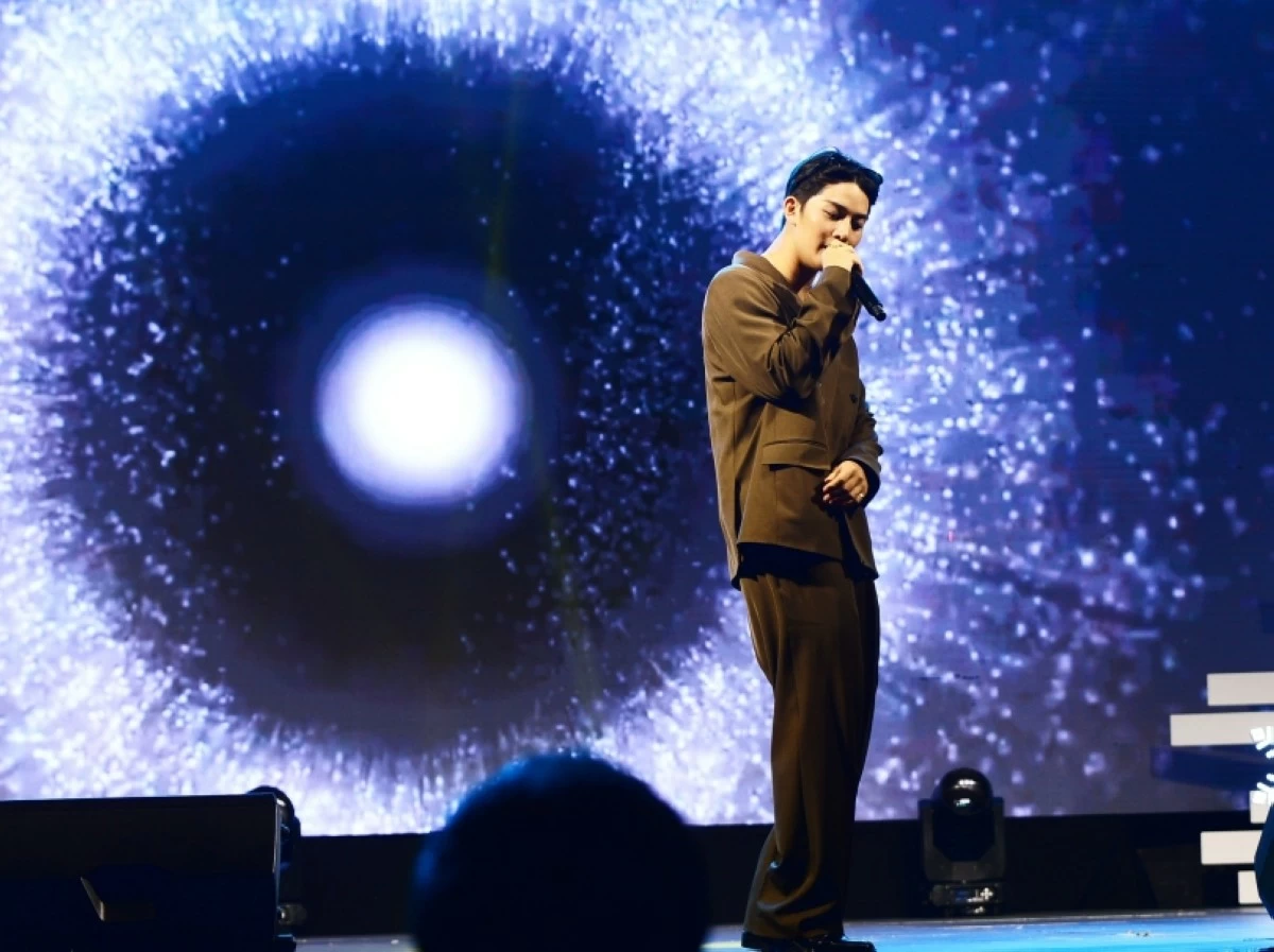 K-pop idol Bae Jin-young performing at the Korea Travel Fiesta 2026 on Aug. 22 at the SM Mall of Asia (Jonathan Hicap) 
