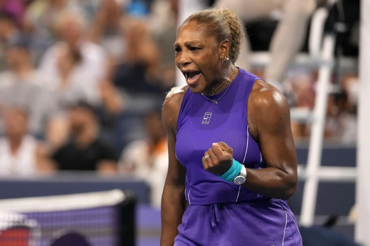 Serena Williams, of the United States, reacts after a winning point during a women's doubles match with her sister Venus Willams against Marta Kostyuk, of Ukraine, and Peyton Stearns, also of the United States, at the Cincinnati Open tennis tournament, Monday, Aug. 17, 2026, in Mason, Ohio. (AP Photo/Kareem Elgazzar)