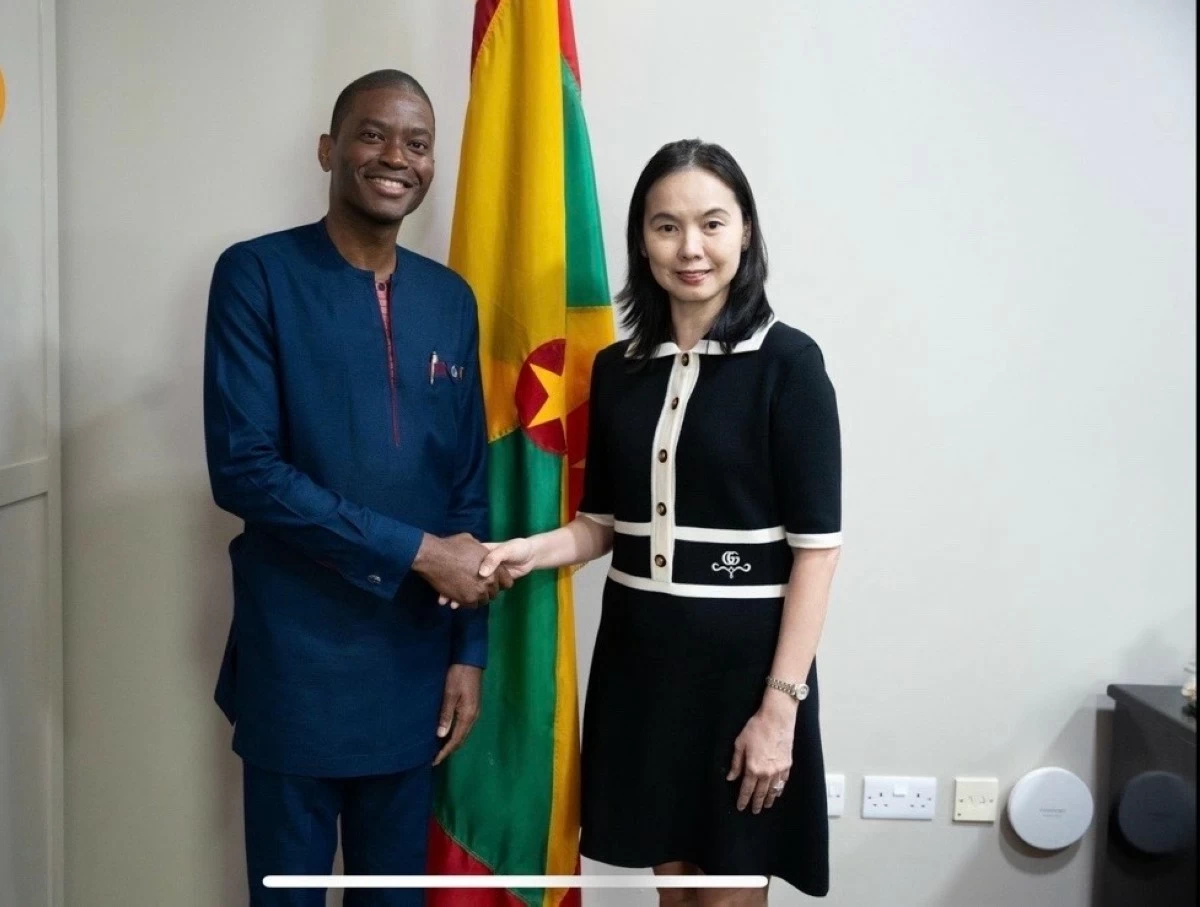 Honorary Consul of Grenada Catherine Tiu-Tan meets Grenadian Prime Minister Dickon Mitchell during a high-level courtesy call following the re-establishment of Grenada’s honorary consular presence in Manila. (Photo: Honorary Consulate of Grenada)
