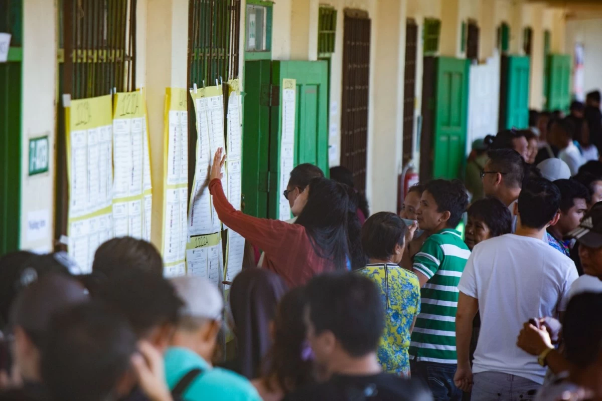 Davao City residents cast their vote in different precincts on May 12, 2025. (Keith Bacongco / Manila Bulletin)