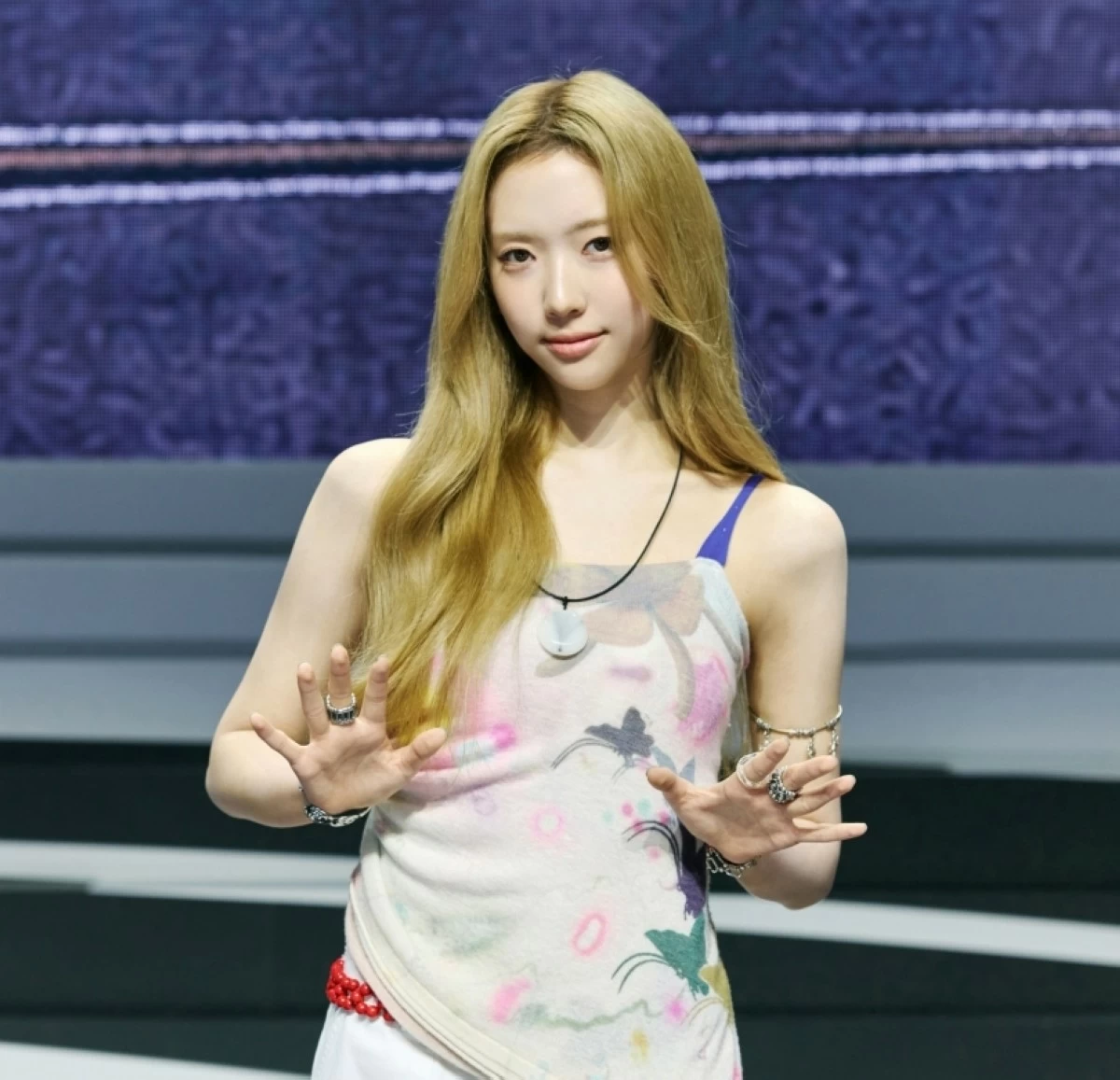 TUIDE member Elena (ABD/HYBE)