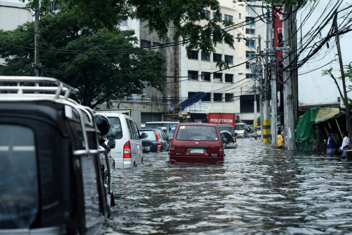 Flooding in the city (Photo by Henrylito Tacio)