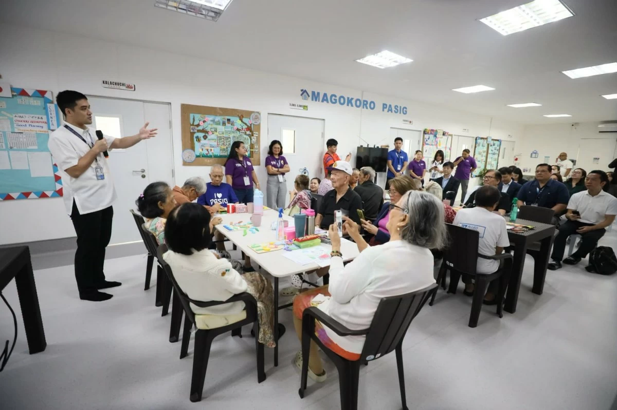 Pasig City Mayor Vico Sotto joins Japanese and Philippine government officials during their visit to the Pasig Magokoro Elderly Care Facility on Aug. 20. (Photo courtesy of Pasig City PIO)