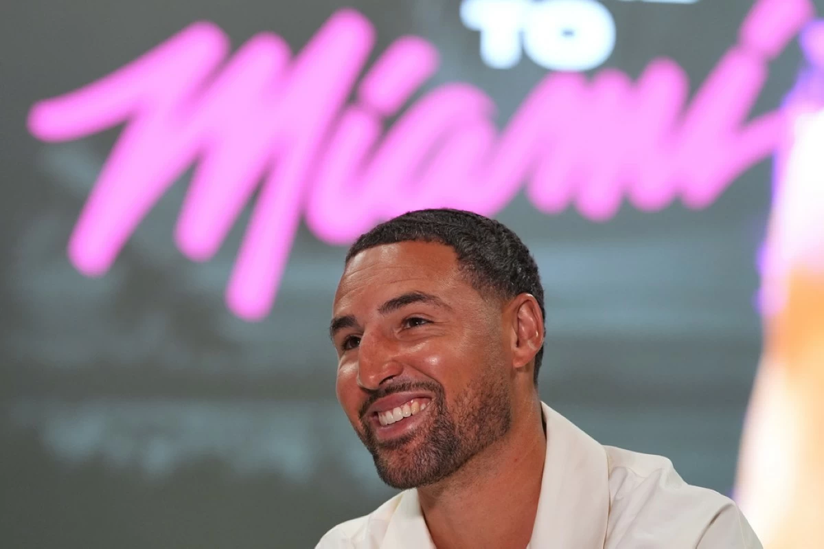 Miami Heat's newest signing Klay Thompson speaks during an NBA basketball press conference, Tuesday, Aug. 25, 2026, in Miami. (AP Photo/Rebecca Blackwell)