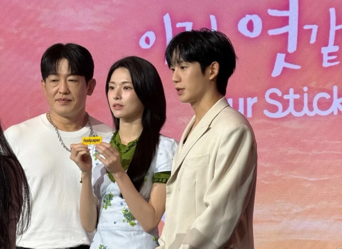 Ha Young (center) with actors Jung Hae-in (right) and Heo Sung-tae (Instagram) 
