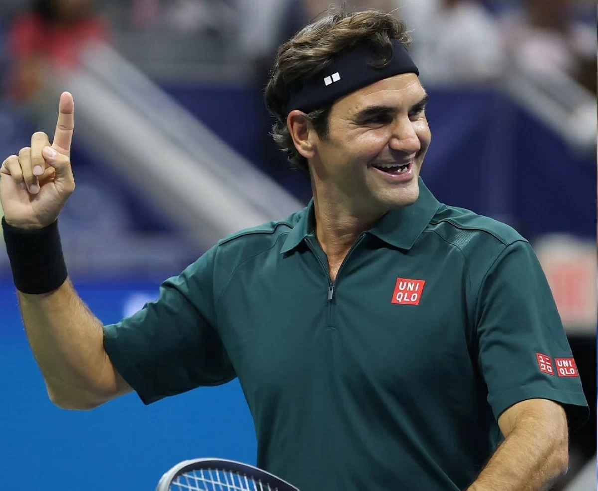 Federer receives rousing welcome in US Open return against Roddick