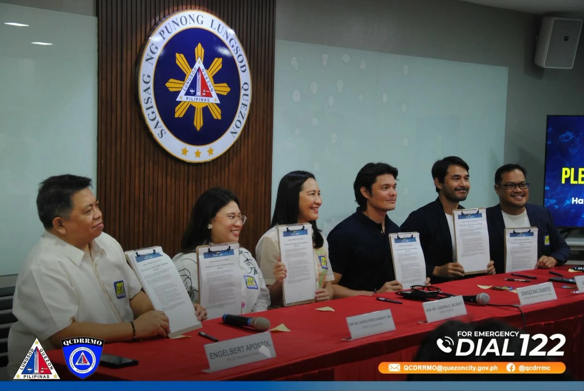 From left: Quezon City officials, Mayor Joy Belmonte, LyfSaver convenor and YesPinoy founder Dingdong Dantes, LyfSaver convenor and FYT Media co-founder Atom Araullo, and LyfSaver convenor and Lyf Solutions co-founder Voltaire Tupaz during the QC LyfSaver Roadshow at the 3rd Floor, Bulwagan, High Rise Building, Quezon City Hall on Aug. 26, 2026. (Photo courtesy of the QCDRRMD)