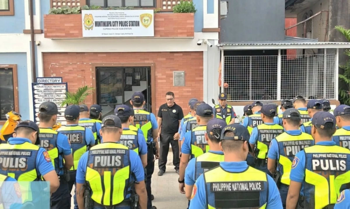 The Muntinlupa police (Photo from the Muntinlupa police's Facebook page) 
