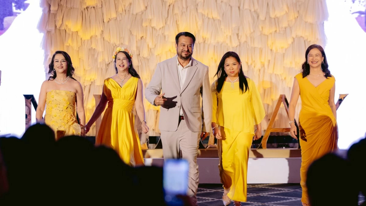 Jaqui Dayrit, Michelle Dayrit Soliven, Mark Dayrit, Christine Dayrit, and Yvonne Dayrit Romualdez (Photos: Miladay)
