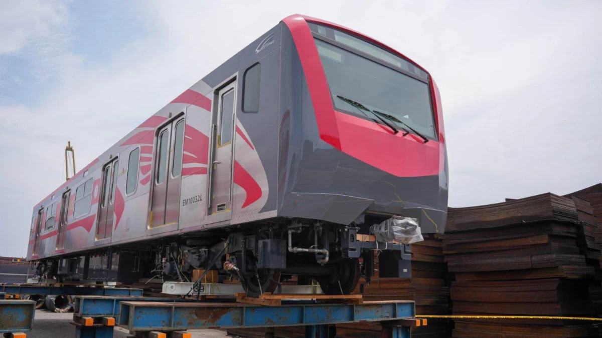 New North-South railway trains arrive in Philippines