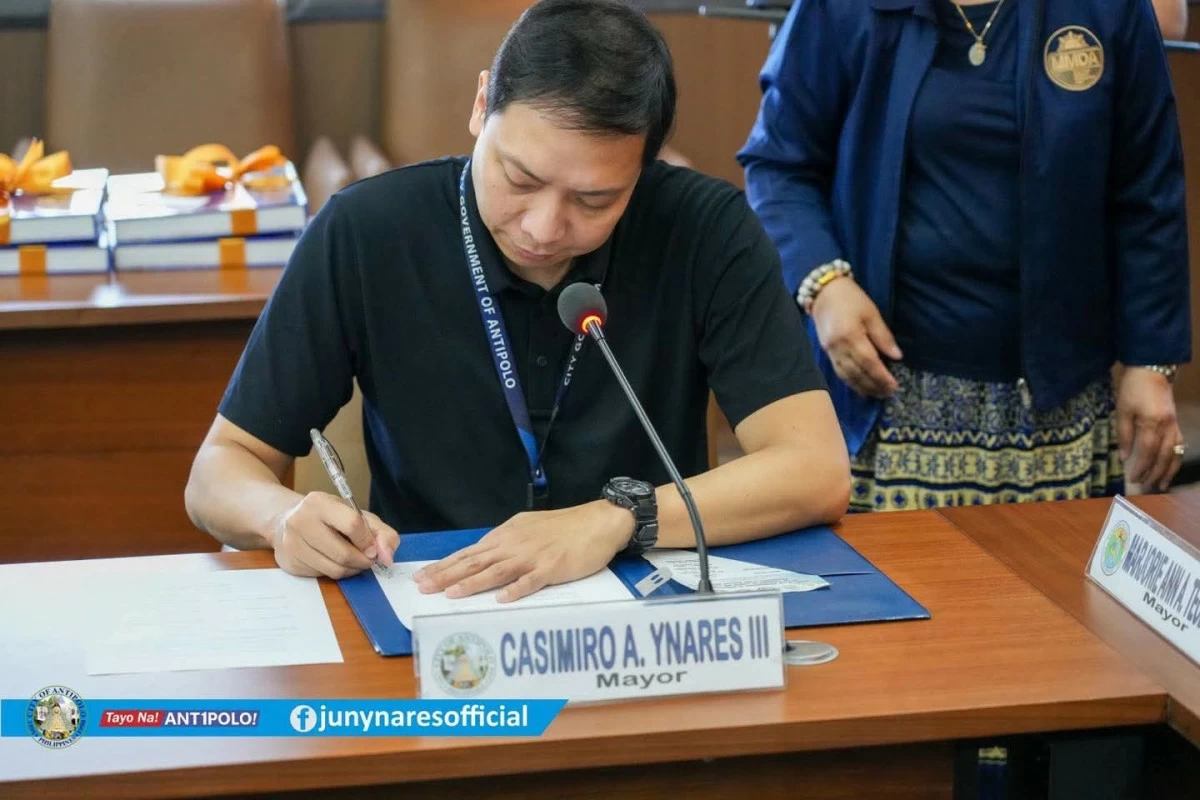 MMDA Chairman Don Artes and the mayors of Pasig, Marikina, Cainta, and Antipolo sign an agreement to strengthen traffic management along Marcos Highway on Aug. 26, 2026. (Photos from Mayor Maan Teodoro/Mayor Jun Ynares)