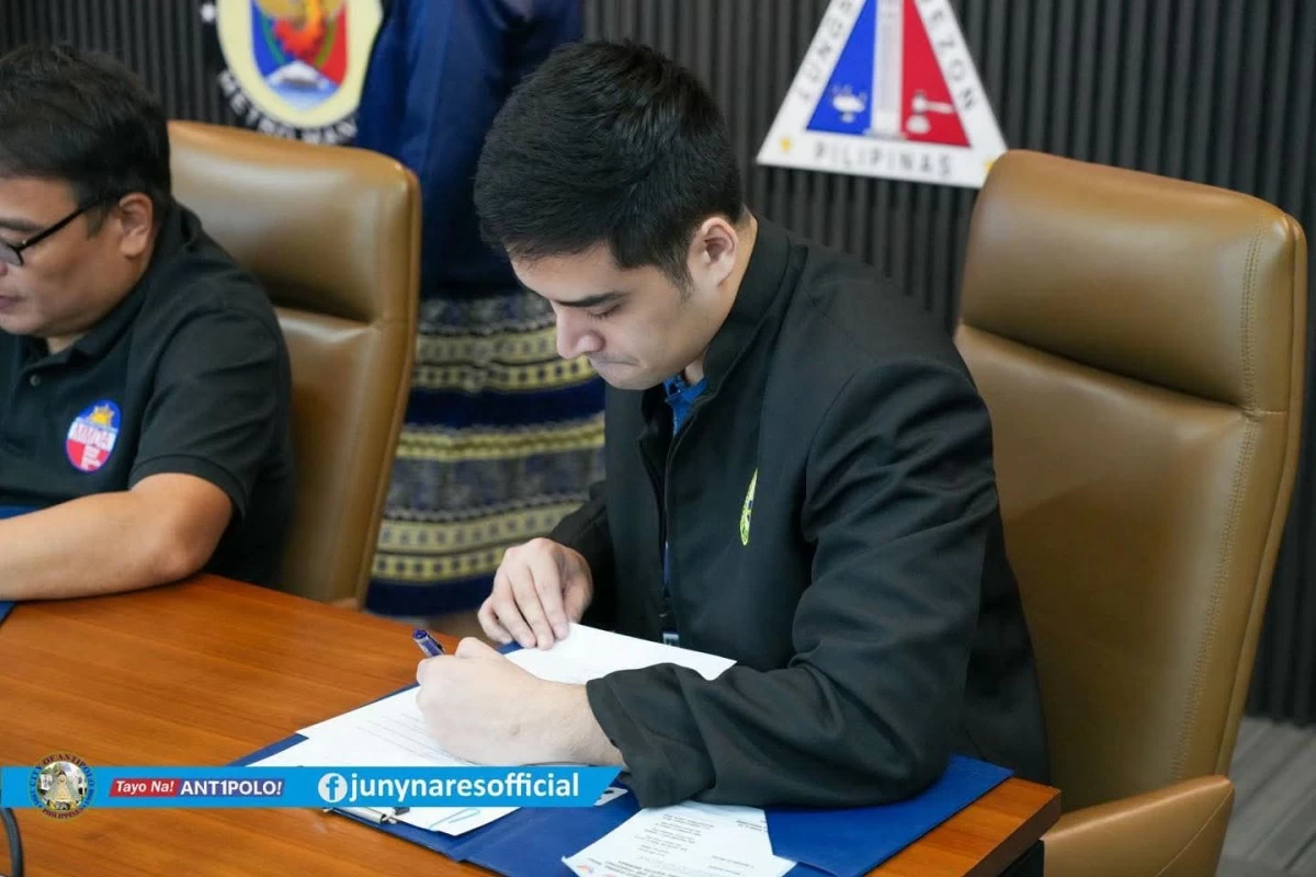 MMDA Chairman Don Artes and the mayors of Pasig, Marikina, Cainta, and Antipolo sign an agreement to strengthen traffic management along Marcos Highway on Aug. 26, 2026. (Photos from Mayor Maan Teodoro/Mayor Jun Ynares)
