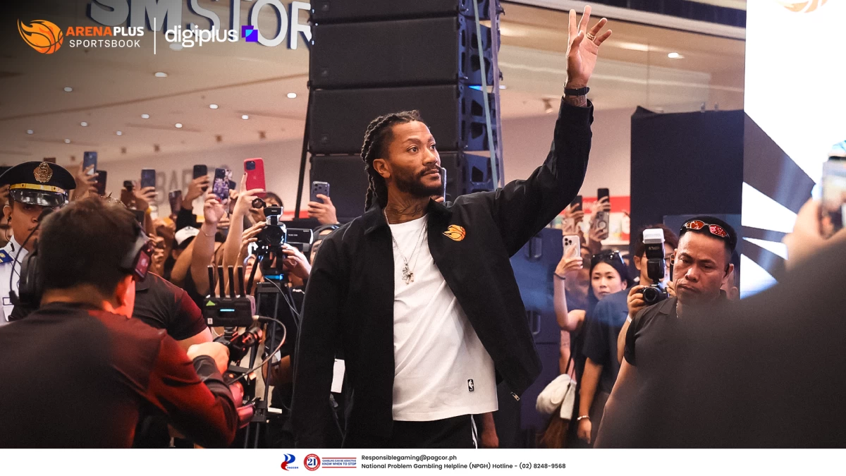 Ex-NBA MVP Derrick Rose waves to the crowd as he arrives at  SM Seaside City Cebu for the “Rose Meets the Queen: Derrick Rose in Cebu” on Wednesday, Aug. 26.(Contributed)