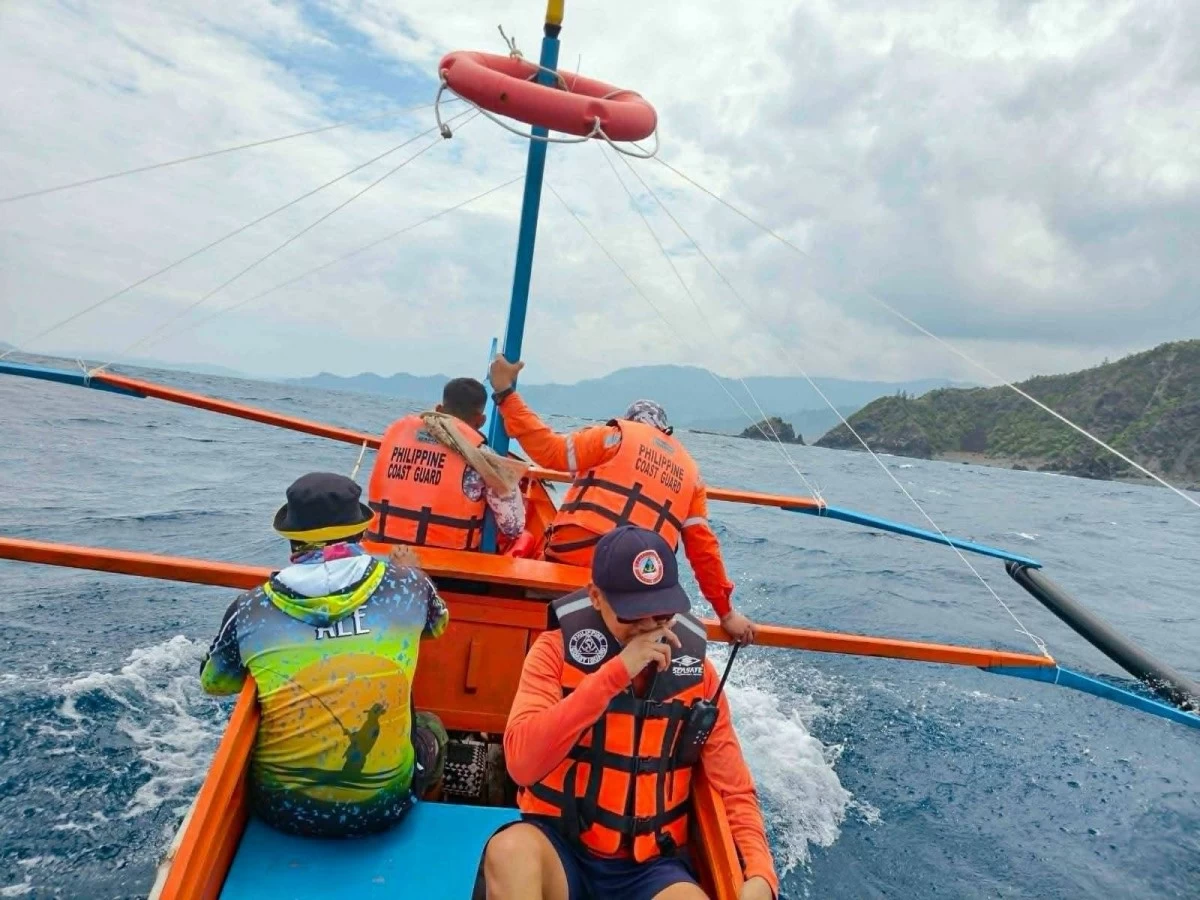 Coast Guard continues monitoring off Dinapigue, Isabela after a reported oil spill. No visible oil slick or sheen was found during the latest assessment. (Photo from PCG via Liezle Inigo)
