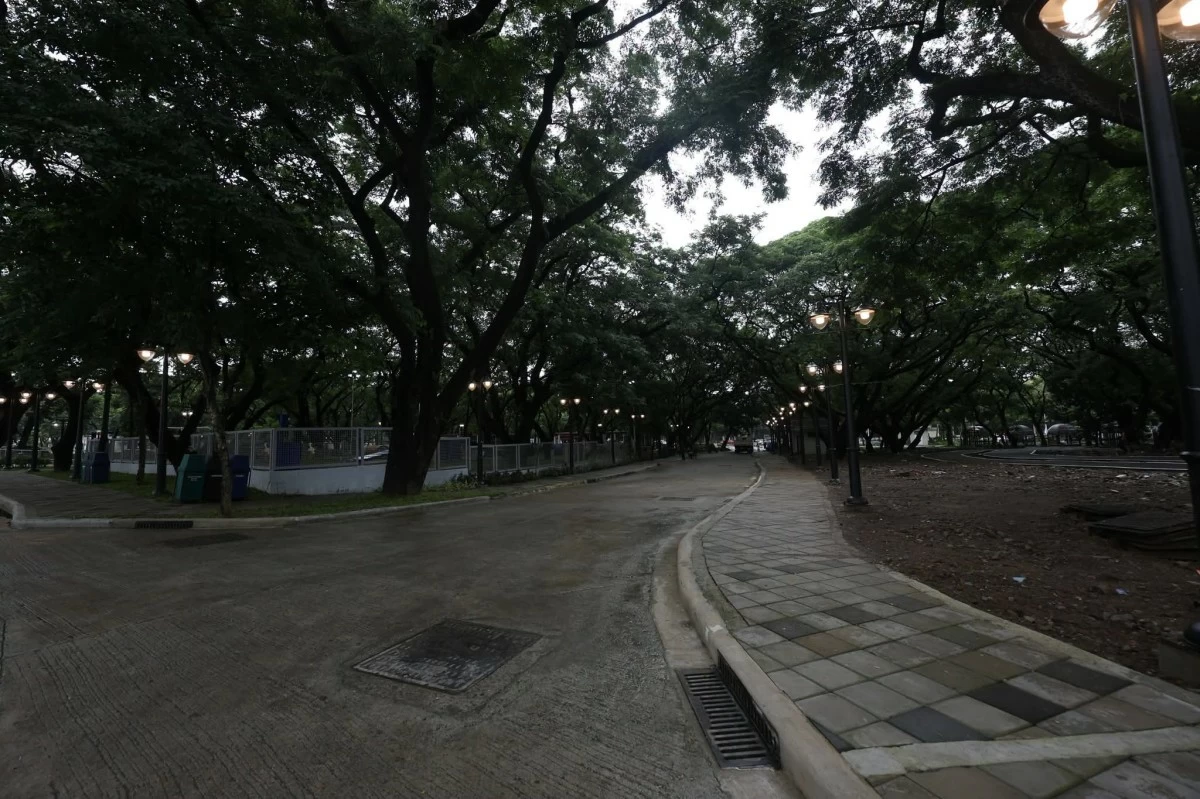 The newly opened multi-purpose open field at the Quezon Memorial Circle (QMC), which serves as a venue for sports, leisure, and community activities. (Photo courtesy of the Quezon City government)