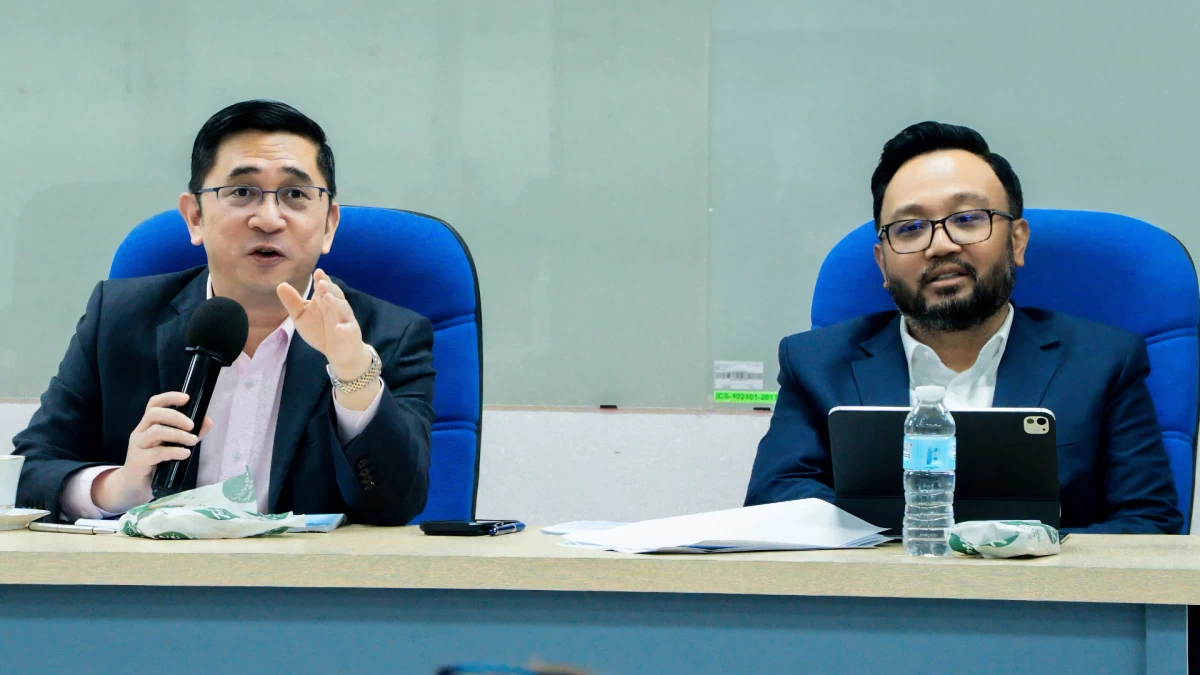 Bureau of Internal Revenue (BIR) Commissioner Charlito Martin R. Mendoza (left) speaks alongside BIR Deputy Commissioner Vener S. Baquiran during a consultation on proposed electronic invoicing guidelines at the BIR National Office in Quezon City.