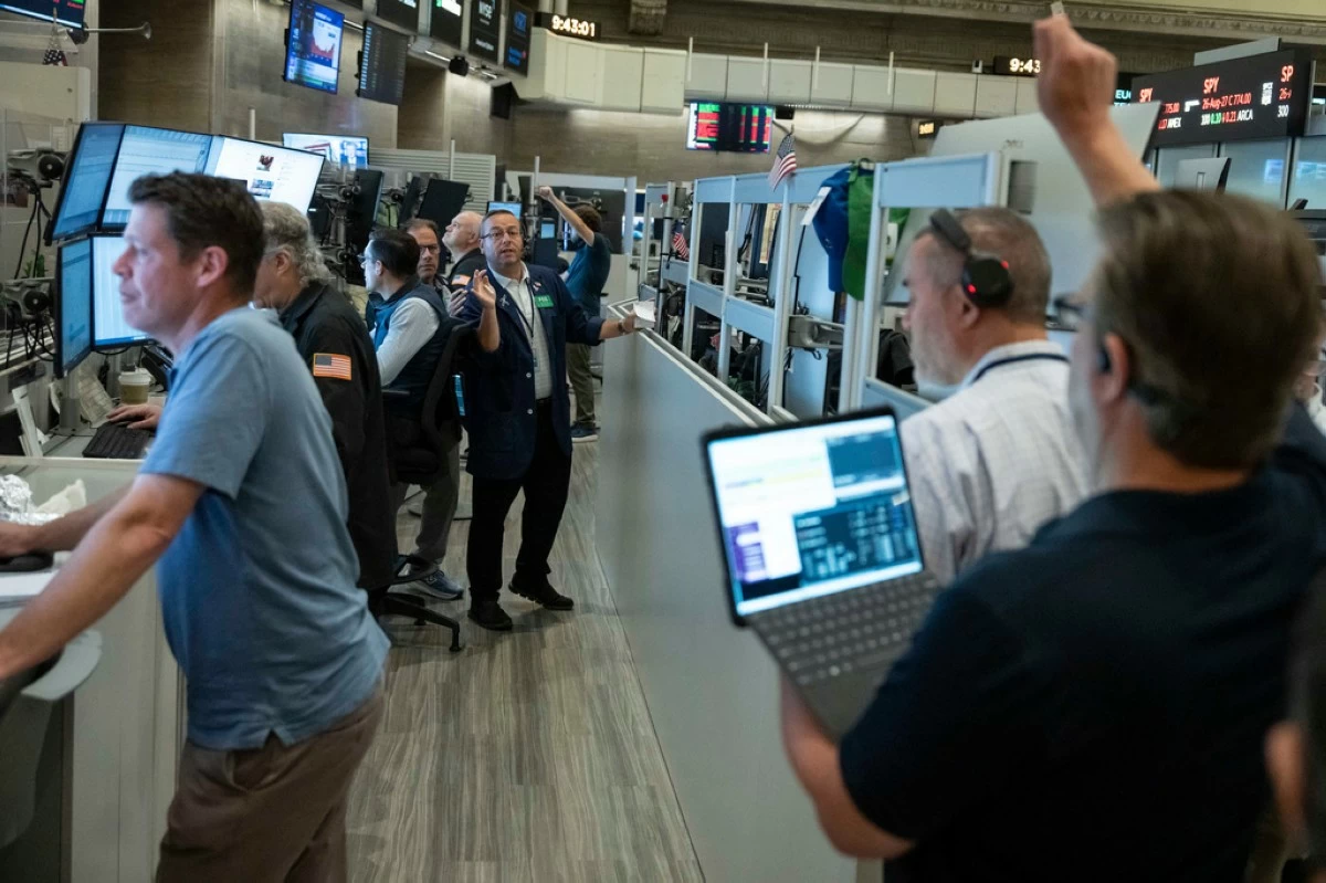 Options trader Matthew Hefter works on the floor of the New York Stock Exchange, Thursday, Aug. 27, 2026, in New York. (AP Photo/Yuki Iwamura)