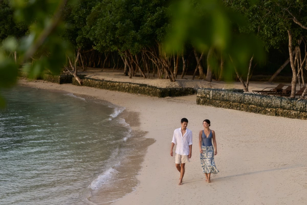TURNING SEAWATER INTO LIFE-SUSTAINING FRESHWATER. Lubi's Reverse Osmosis and desalination systems convert seawater into clean, drinkable water for the entire island. This reduces reliance on imported water, lowers our carbon footprint, and
supports sustainable water independence.
