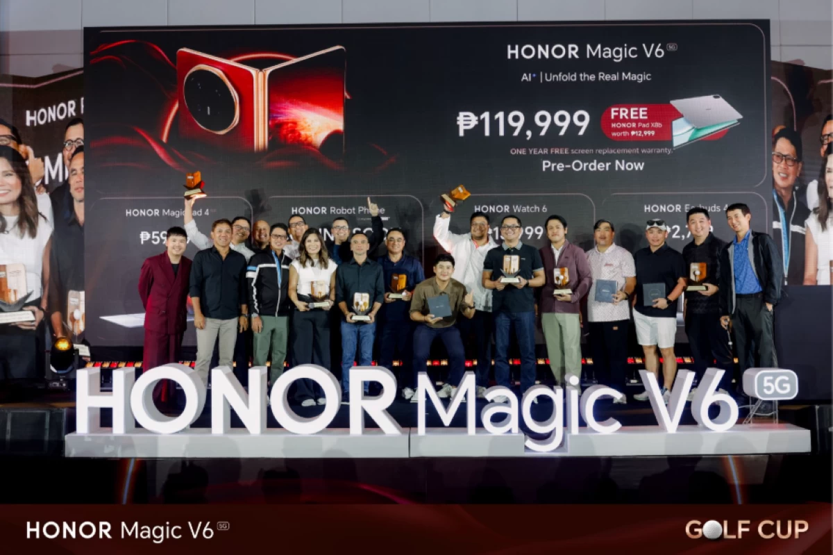 HONOR Philippines Public Relations Head Pao Oga joins the HONOR Magic V6 Golf Cup winners, including Edric Garcia, Aeus Roy Natividad, Richie Lirio, Myki Cantero, Sunnie Ducanes, Patricia Hizon, Andrew de Jesus, Francis Talion, Edwin Rollon, Carlo Gonzales, Josh Fabella, Mike Medina, Dante Felizarta, Jesse Guerrero, Henson See, Jeremy Tiu, and Larry Yan.
