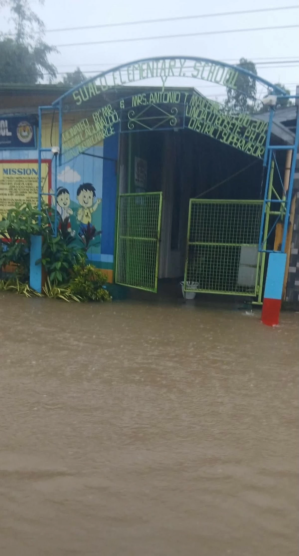 
Rescue and evacuation operations continue in several flood-affected barangays in Mangatarem, Pangasinan, with 55 families or 188 individuals evacuated as of 6 a.m., based on the initial police report. (Photo courtesy of  Mangatarem PNP  via Liezle Inigo)