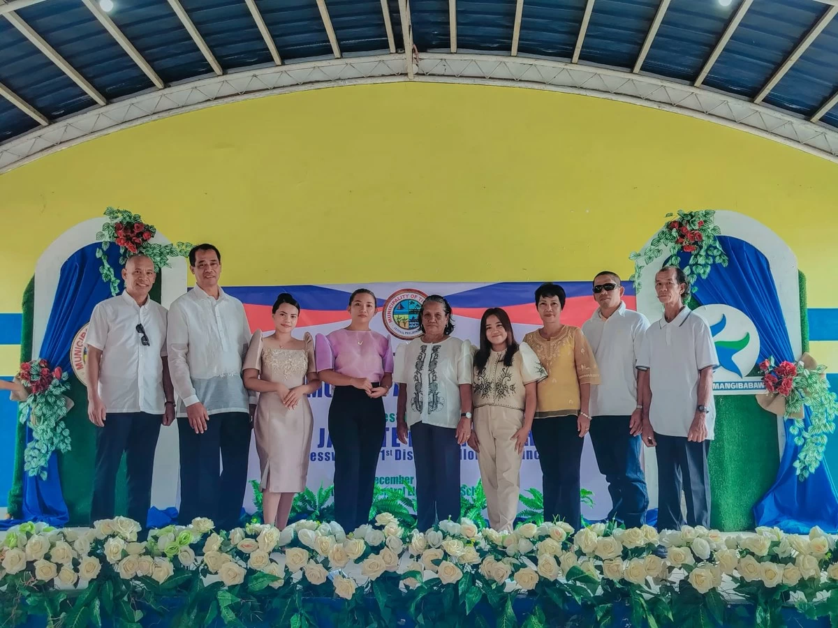 Barangay officials of Linobayan, Tigbauan town, Iloilo province.  (Photo from Barangay's Facebook page)
