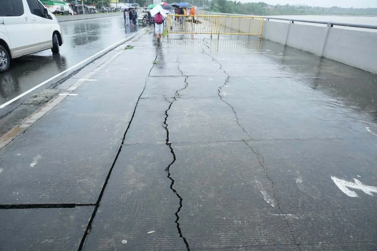 INFRASTRUCTURE AT RISK: Authorities continue to monitor bridges and other critical infrastructure in Tarlac City as heavy rains persist, following the partial collapse of Aquino Bridge and the threat of further flooding and damage.
(Photo courtesy of Tarlac City Government via Liezle Inigo)