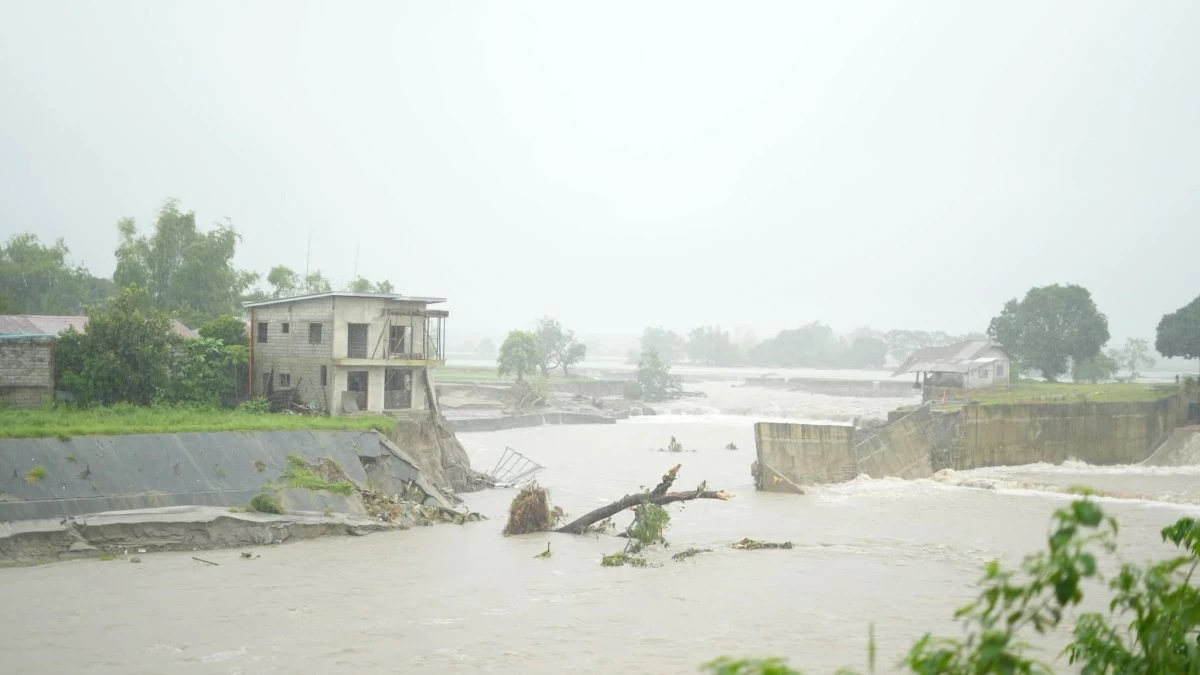 Public Works Secretary Vince Dizon inspects overflowing Sto. Cristo Dam as DPWH steps up flood mitigation efforts in Pampanga. (Photo courtesy of  DPWH III / via Liezle Inigo)
