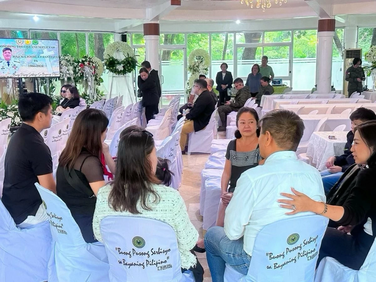 First Lady Liza Araneta-Marcos speaks with the family of Maj. Ma. Joshua Santiago during her visit to his wake at the Libingan ng mga Bayani in Taguig City on Aug. 28, 2026. (Liza Marcos/Facebook)