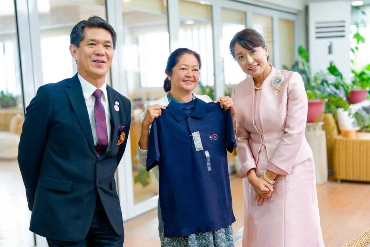First Lady Liza Araneta-Marcos poses with the blue Uniqlo polo shirt gifted to her by outgoing Japanese Ambassador Endo Kazuya and his wife, Madame Endo Akiko, during their farewell catch-up in her office at the PMS Building in Manila on Aug. 27, 2026. (Liza Marcos/Facebook)