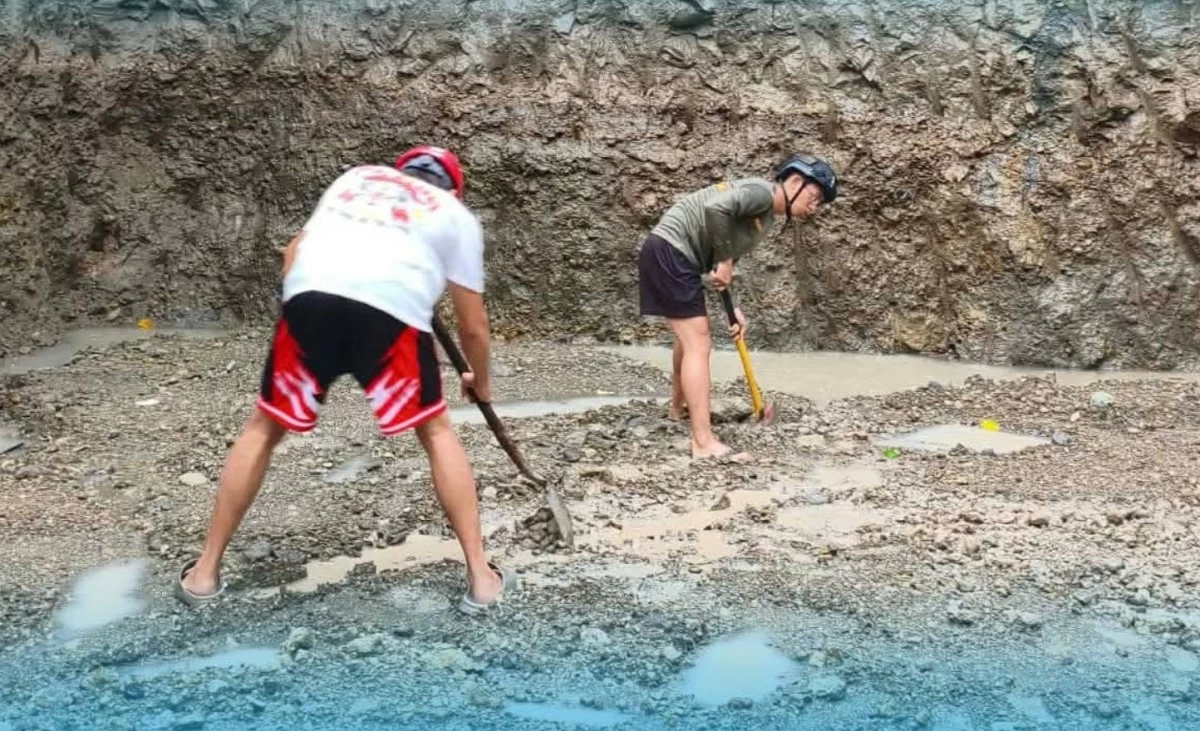 The area in Barangay Pembo, Taguig, where the landslide occurred on Aug. 29 (Photo from Barangay Pembo Disaster Risk Reduction Management Council/Pembo Fire & Rescue on Facebook) 