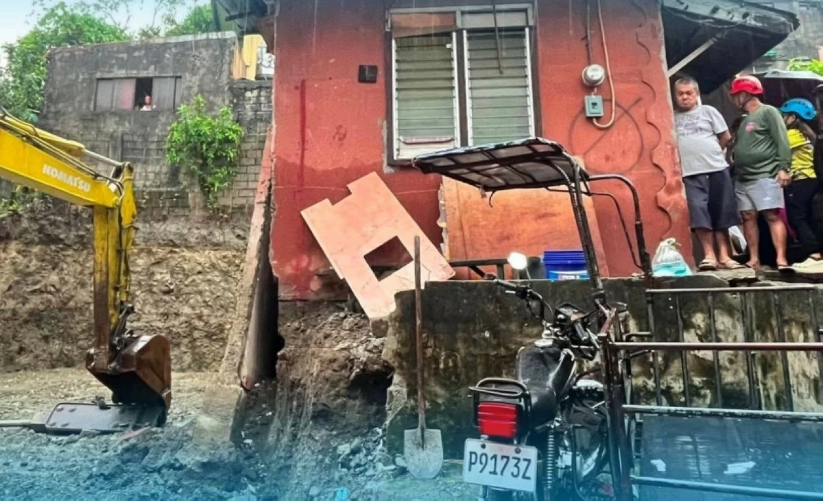 The area in Barangay Pembo, Taguig, where the landslide occurred on Aug. 29 (Photo from Barangay Pembo Disaster Risk Reduction Management Council/Pembo Fire & Rescue on Facebook) 